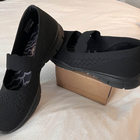 Sketchers Mary Jane Flats - Picture 1 of 3